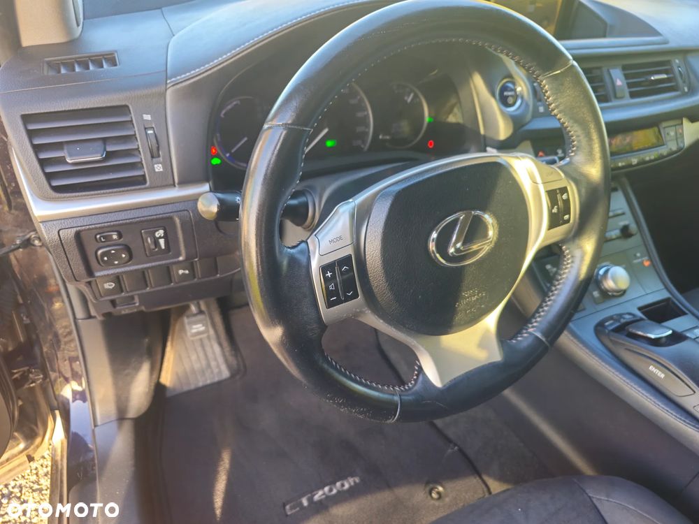Lexus CT - 16