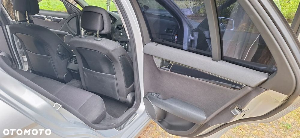 Mercedes-Benz Klasa C 220 CDI DPF Automatik Elegance - 21