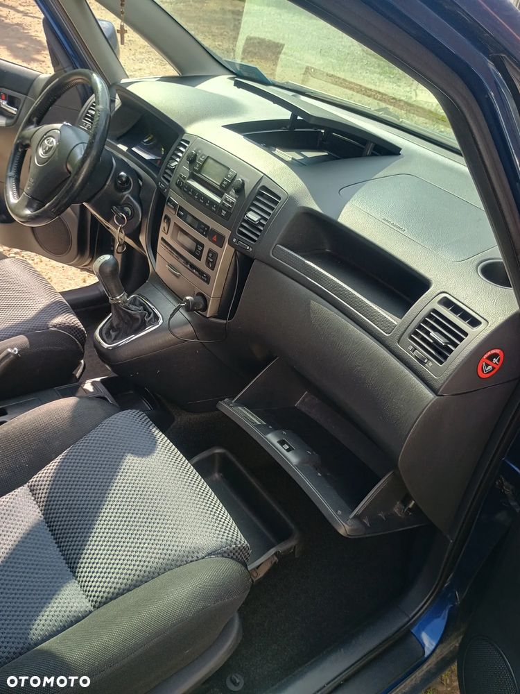 Toyota Corolla Verso 2.0 D-4D - 16