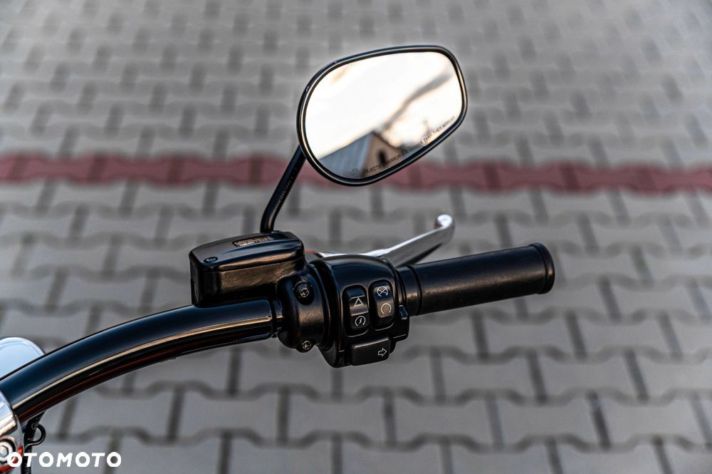 Harley-Davidson Softail Breakout - 35