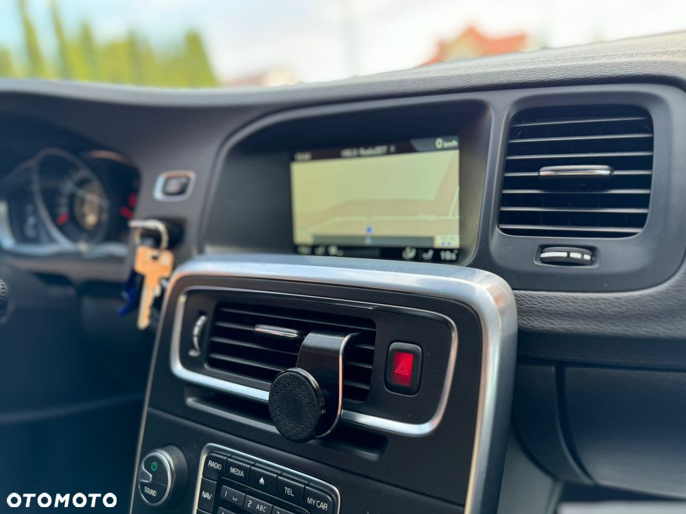 Volvo V60 D4 Momentum - 20