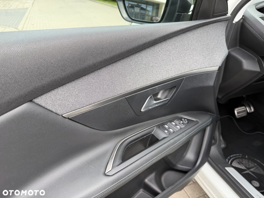 Peugeot 3008 PureTech 130 Stop & Start GPF EAT8 Crossway - 18
