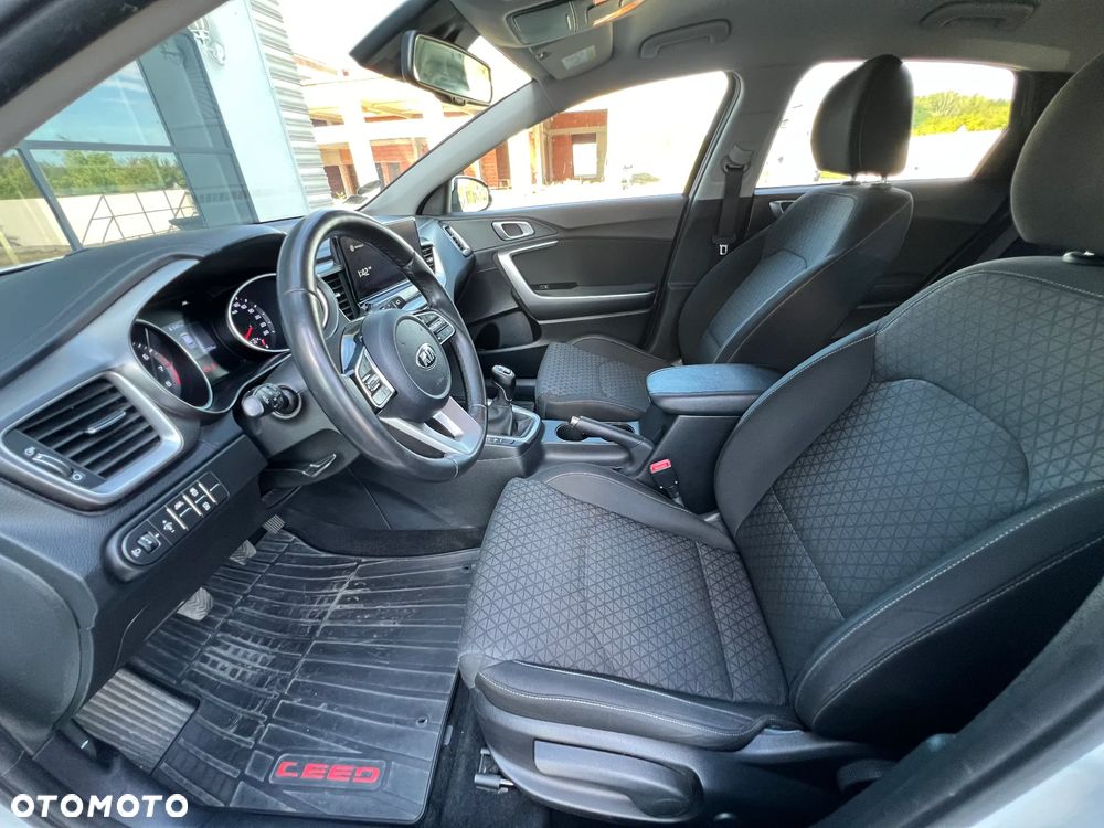Kia Ceed 1.4 T-GDI L Business Line - 14