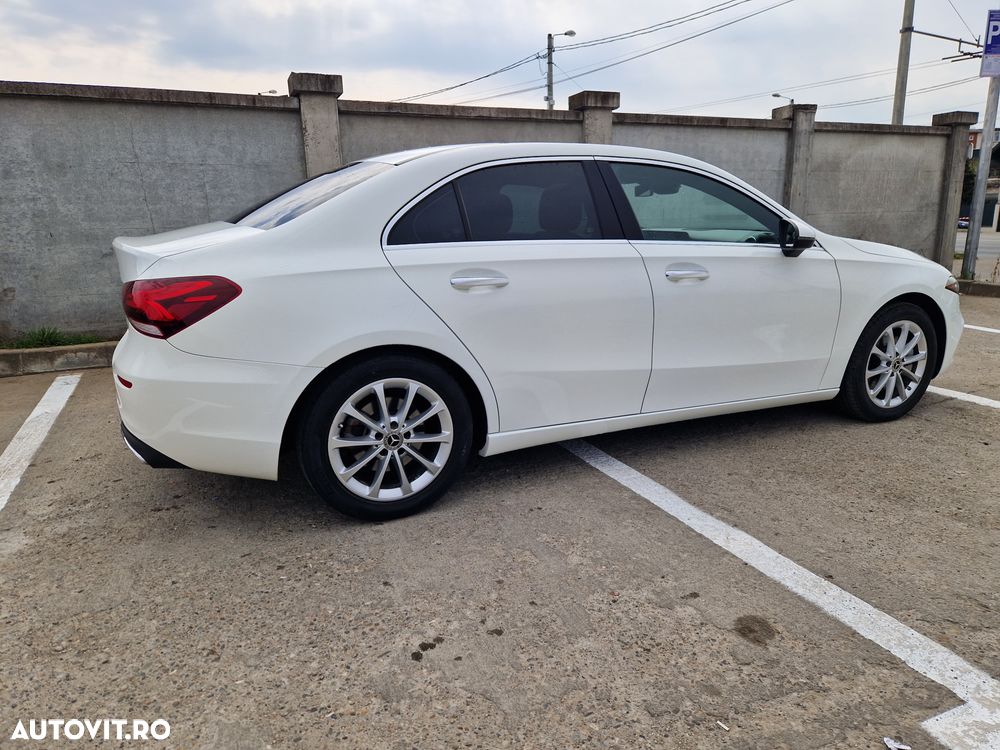 Mercedes-Benz A 220 Sedan 7G-DCT - 3