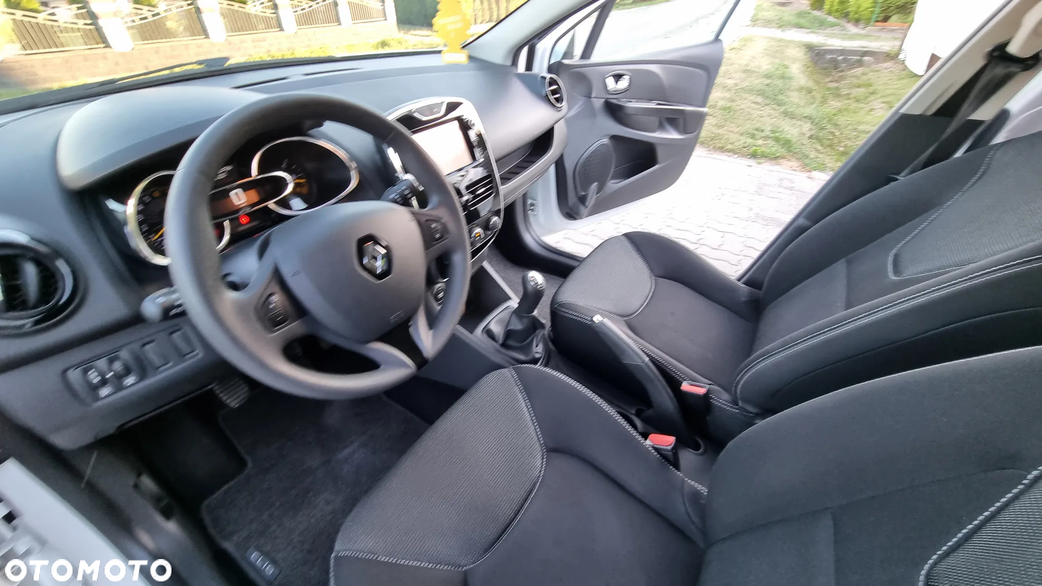 Renault Clio 1.2 16V 75 Authentique - 20