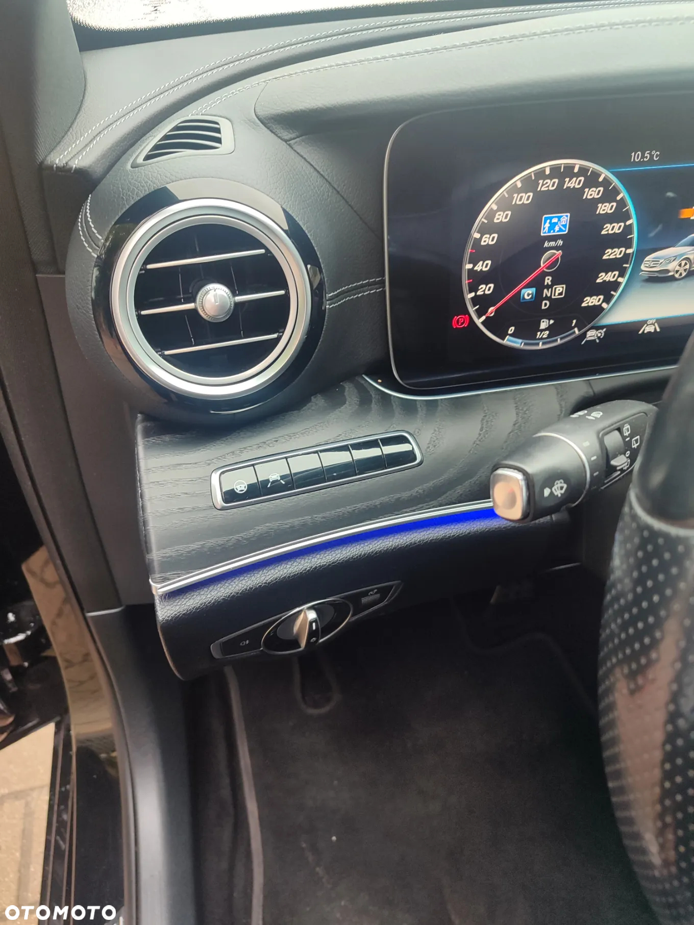 Mercedes-Benz Klasa E 300 d T 9G-TRONIC - 36
