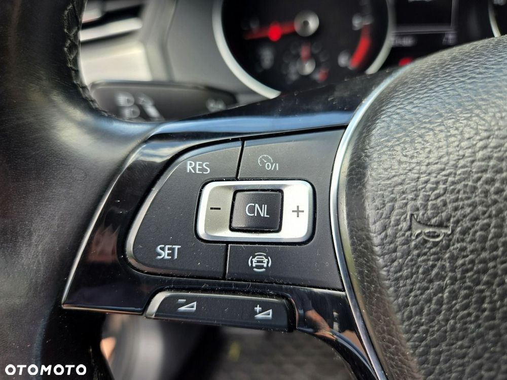 Volkswagen Passat Variant 2.0 TDI SCR Trendline - 18