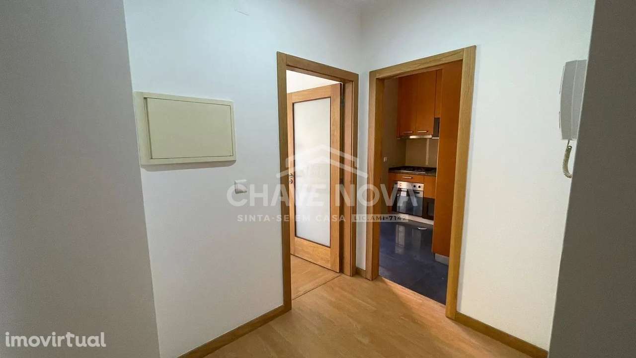 Apartamento T2 c/Varanda e Lugar de Garagem no Candal - Grande imagem: 3/19