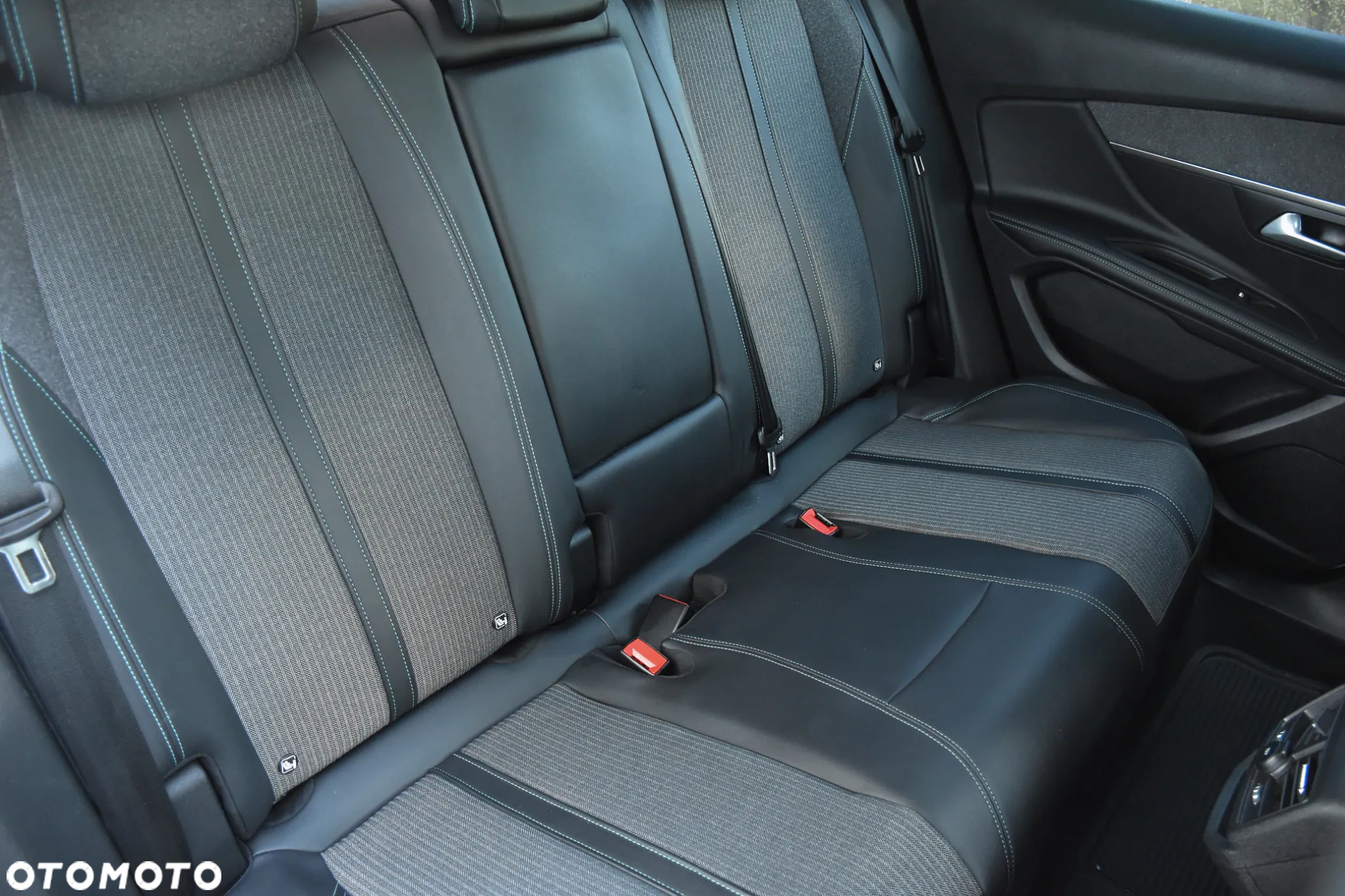Peugeot 3008 1.6 PureTech Hybrid4 PHEV GT Pack S&S EAT8 - 34