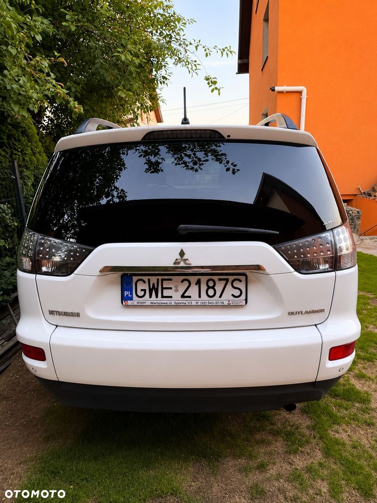Mitsubishi Outlander 2.4 Instyle NAVI EU5 CVT - 3