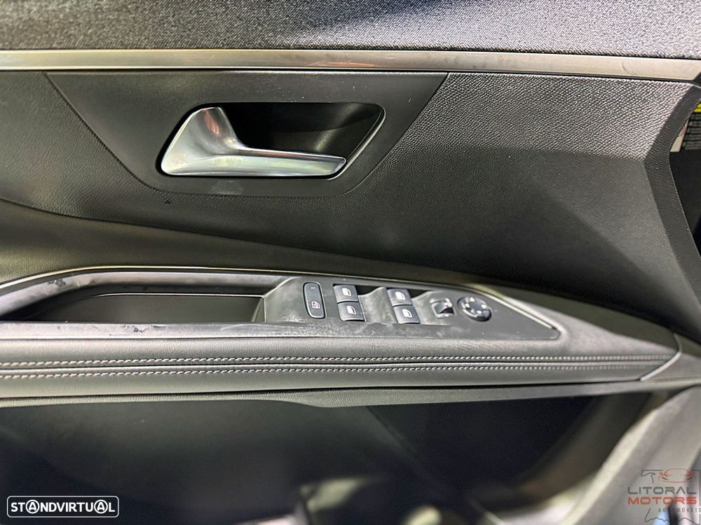 Peugeot 5008 1.2 PureTech Allure Pack EAT8 - 18