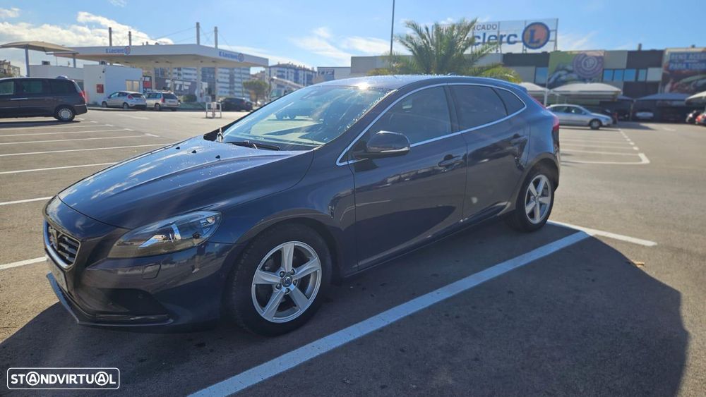 Volvo V40 D2 Momentum - 1
