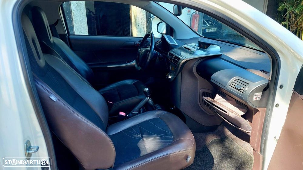 Toyota iQ 1.0 VVT-i - 10