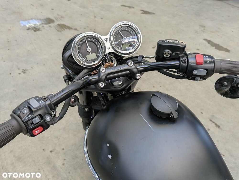Triumph Bonneville - 3