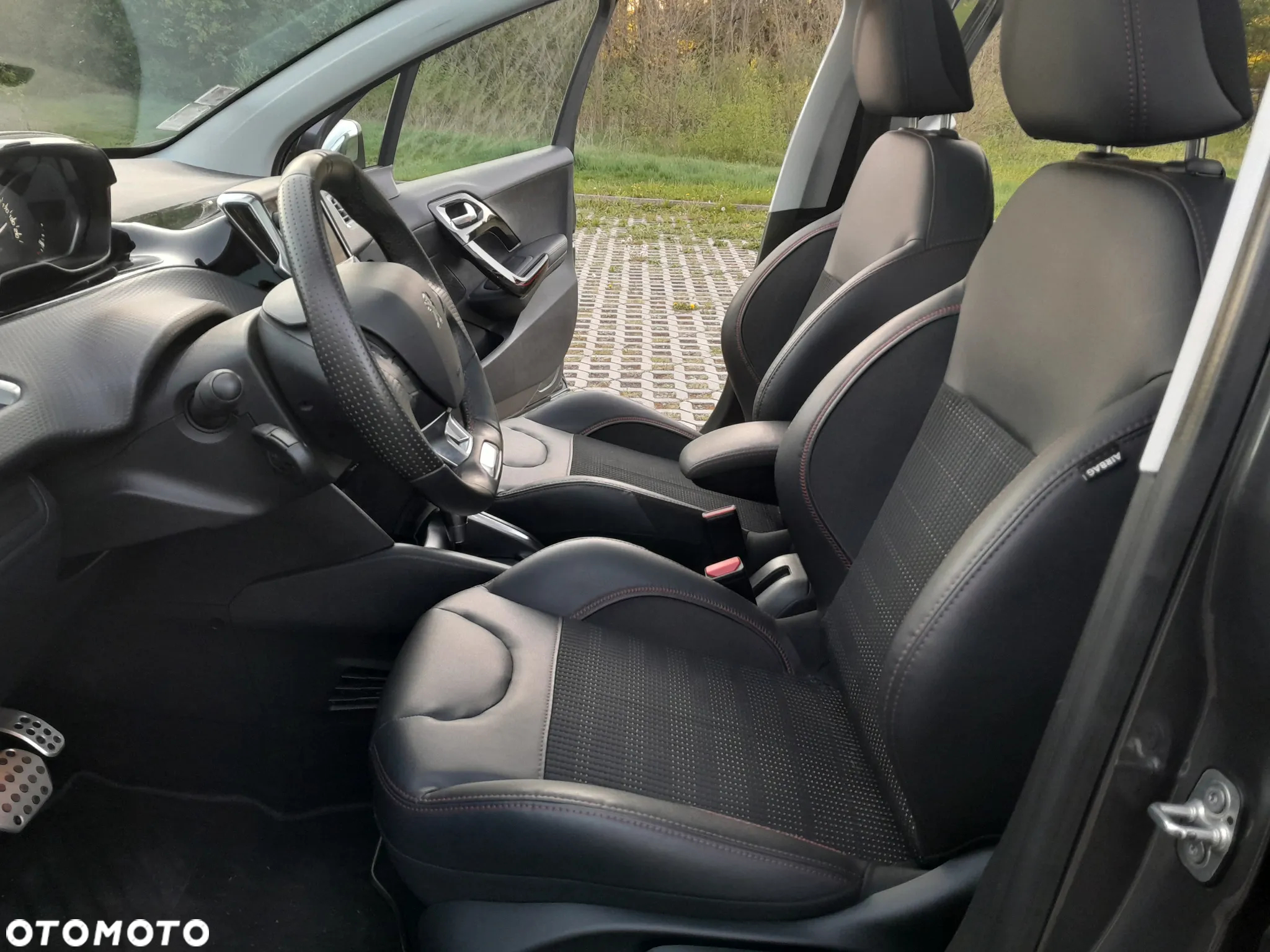 Peugeot 208 - 15