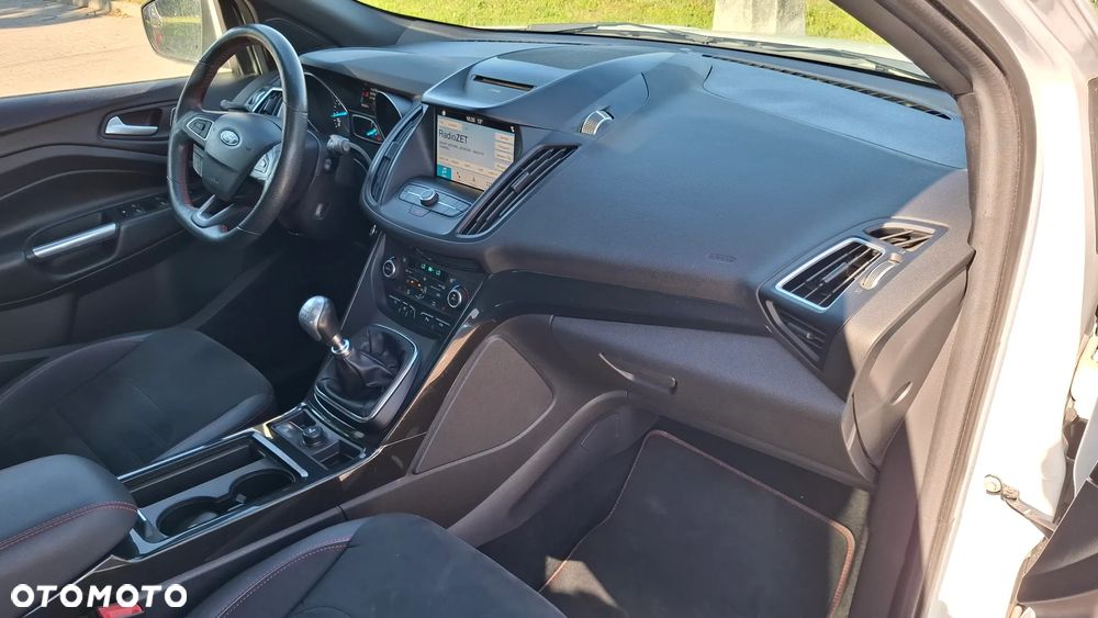 Ford Kuga 1.5 EcoBoost 2x4 ST-Line - 10