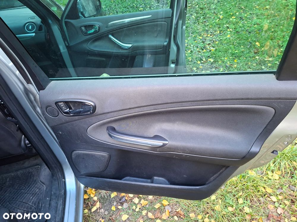 Ford S-Max 2.0 Titanium - 24