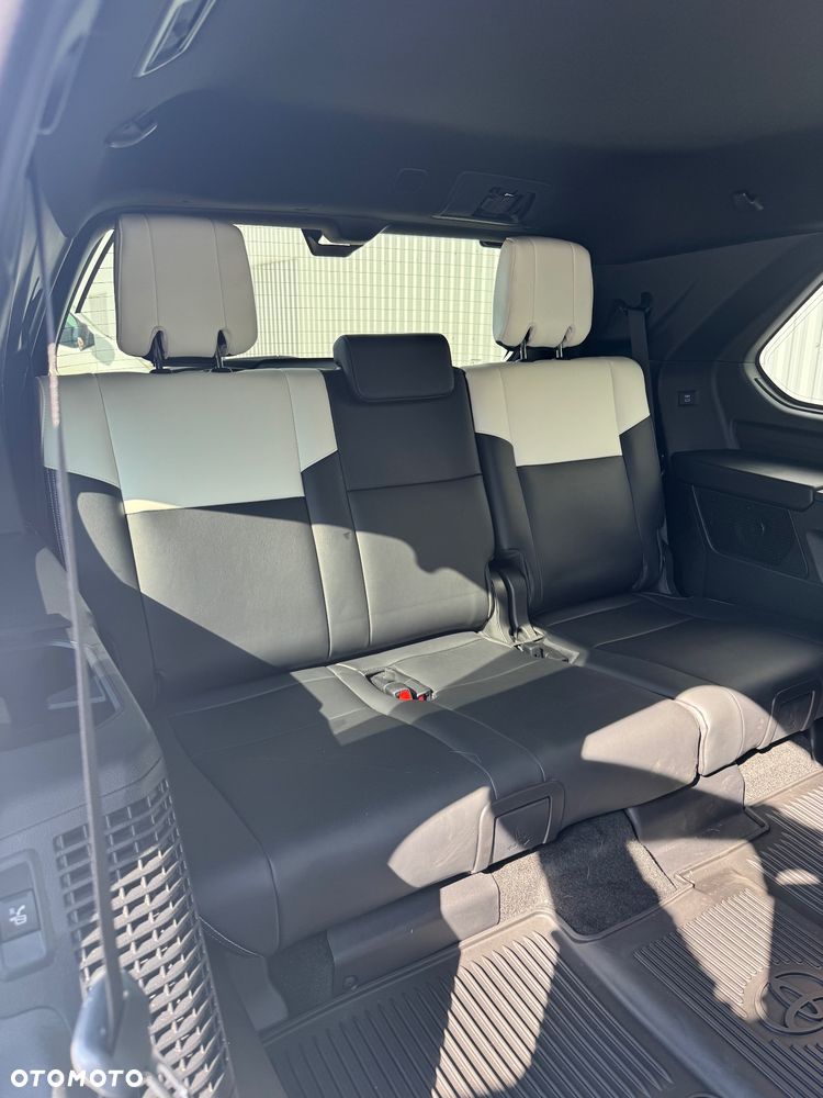 Toyota Sequoia - 22