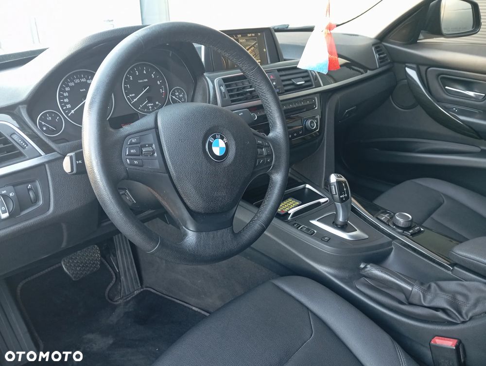 BMW Seria 3 320i Edition M Sport Shadow - 7