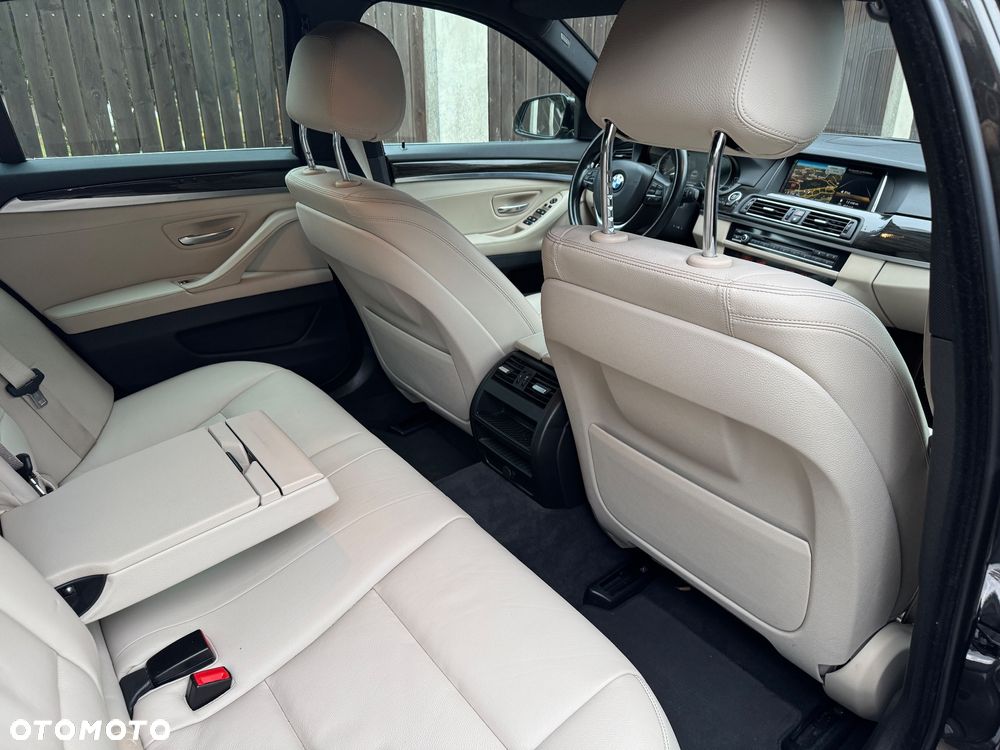 BMW Seria 5 525d xDrive Luxury Line - 27