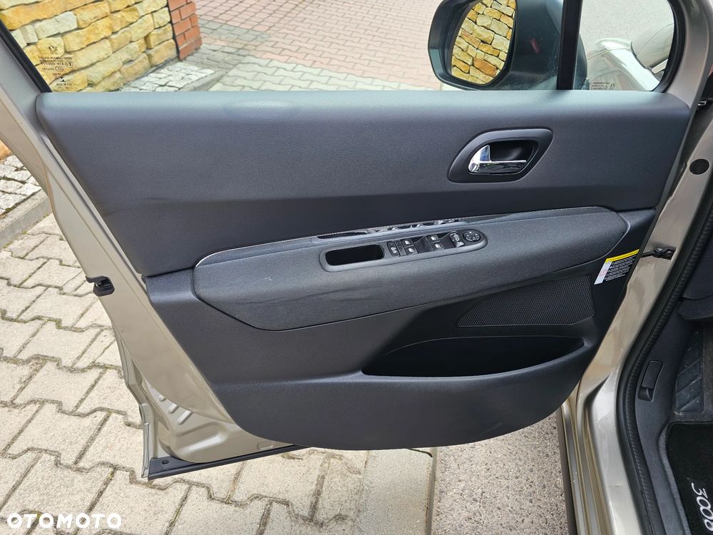 Peugeot 3008 1.6 BlueHDi Style S&S - 30