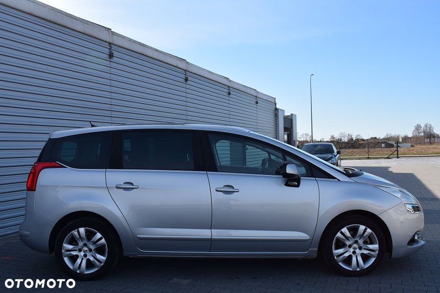 Peugeot 5008 HDI FAP 150 Family Plus - 17