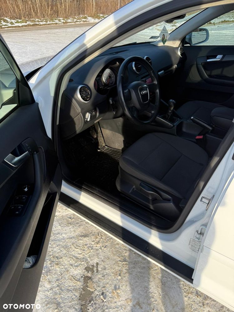 Audi A3 Sportback 1.6 TDI DPF Ambition - 11