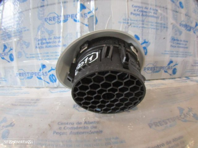 Grelha Friso 687602076R 08239006 RENAULT TWINGO 3 FASE 1 2014 1.0I 71CV 5P AZUL BEBE FRT ESQ GRE DE VENTILAÇÃO - 2