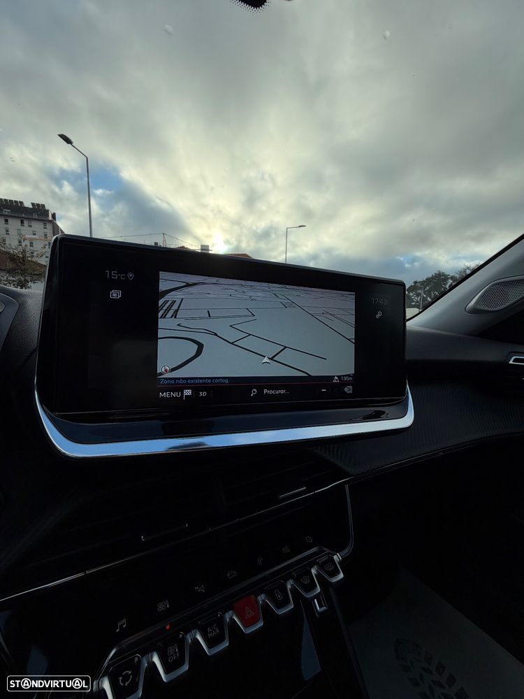 Peugeot 2008 1.5 BlueHDi Allure Pack EAT8 - 18