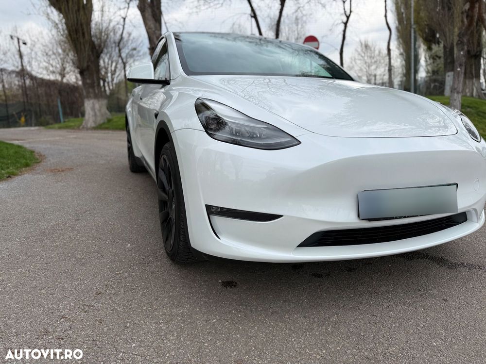 Tesla Model Y - 14