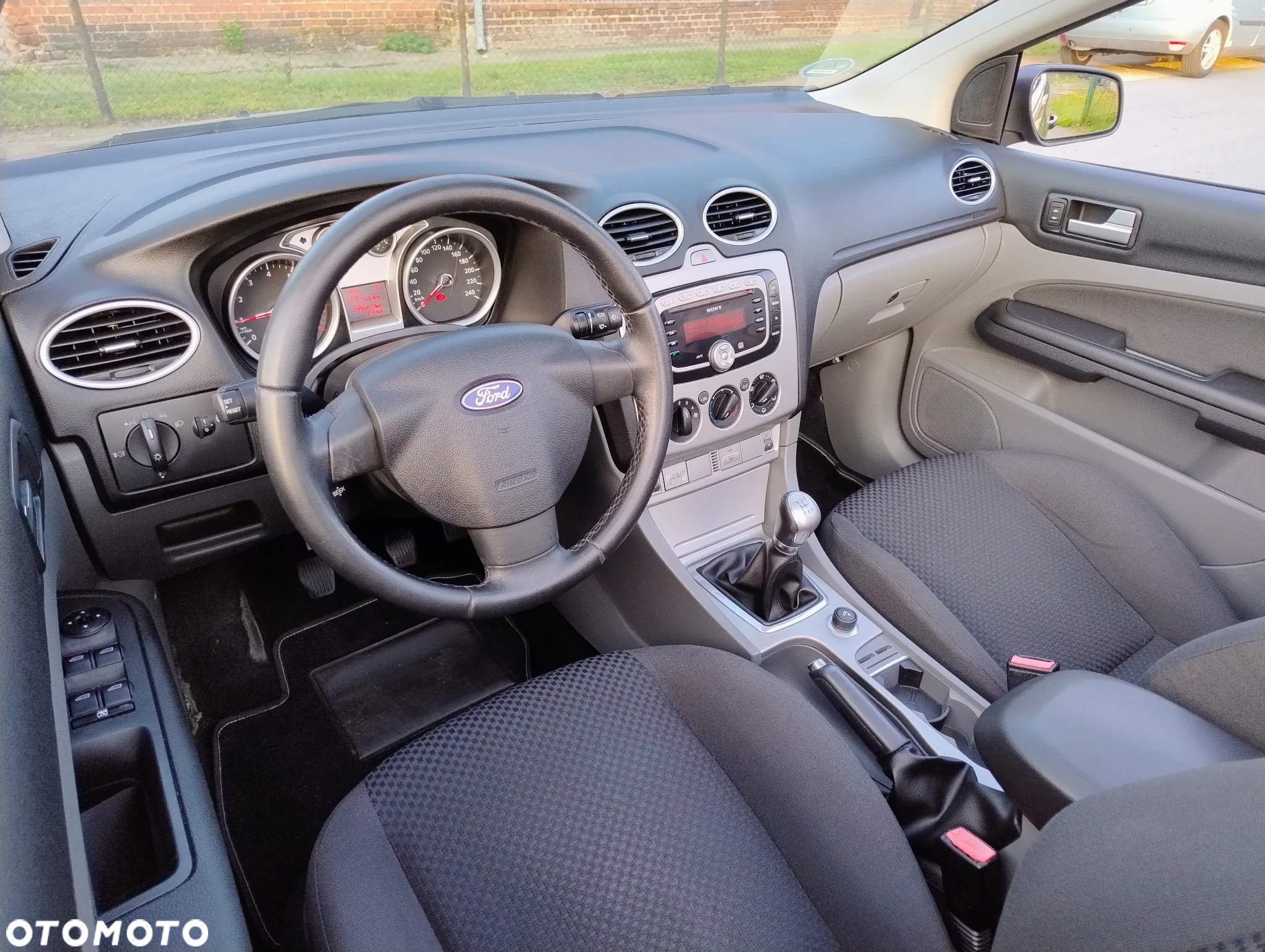 Ford Focus Coupe-Cabriolet 2.0 16V Black Magic - 6