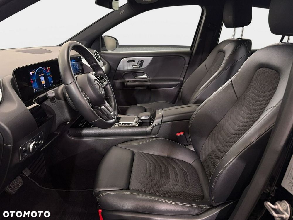 Mercedes-Benz GLA - 13
