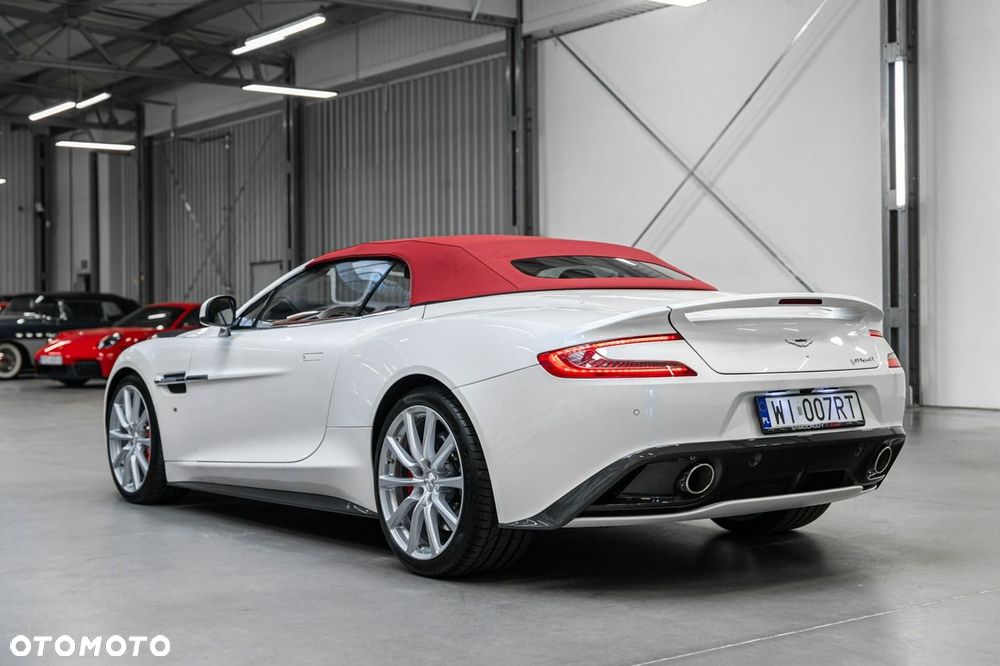 Aston Martin Vanquish - 11