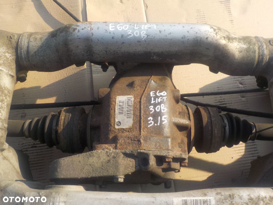 BMW E60 3.0 B BELKA MOST DYFER 7563457 - 4