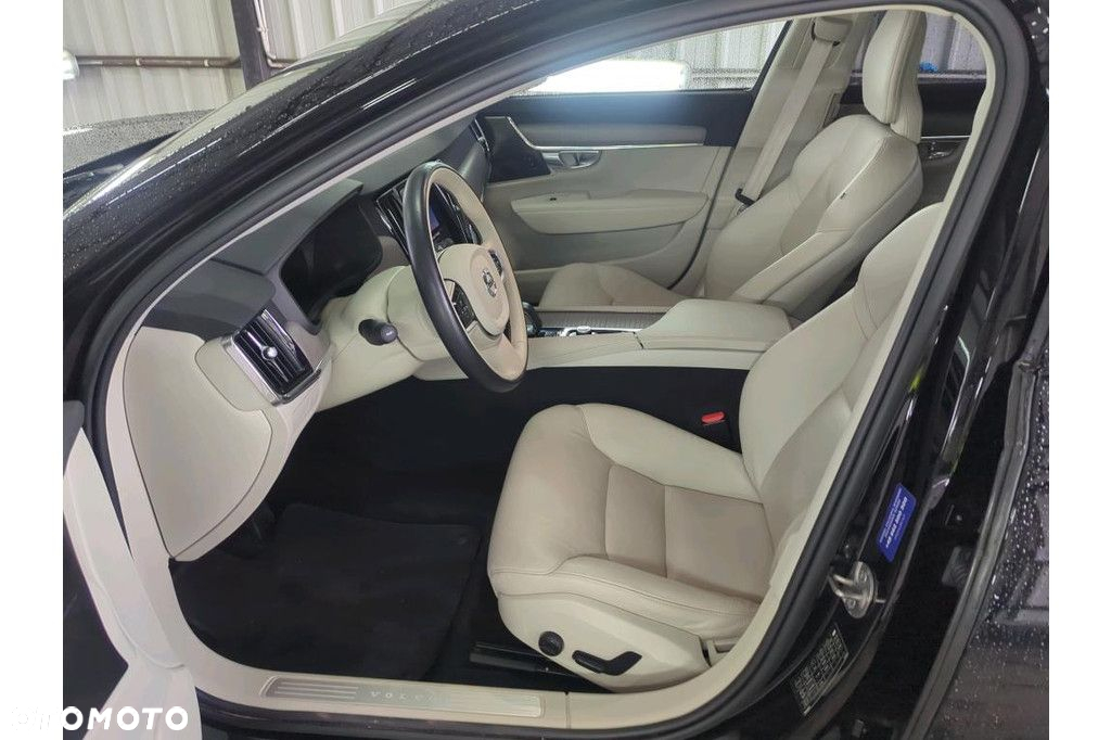Volvo V90 Cross Country - 5