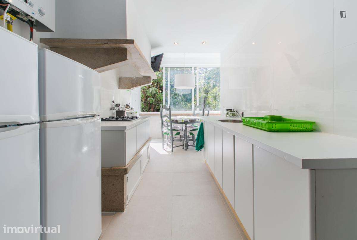 Quarto - localizado em São Sebastião Lisbon - Grande imagem: 4/18