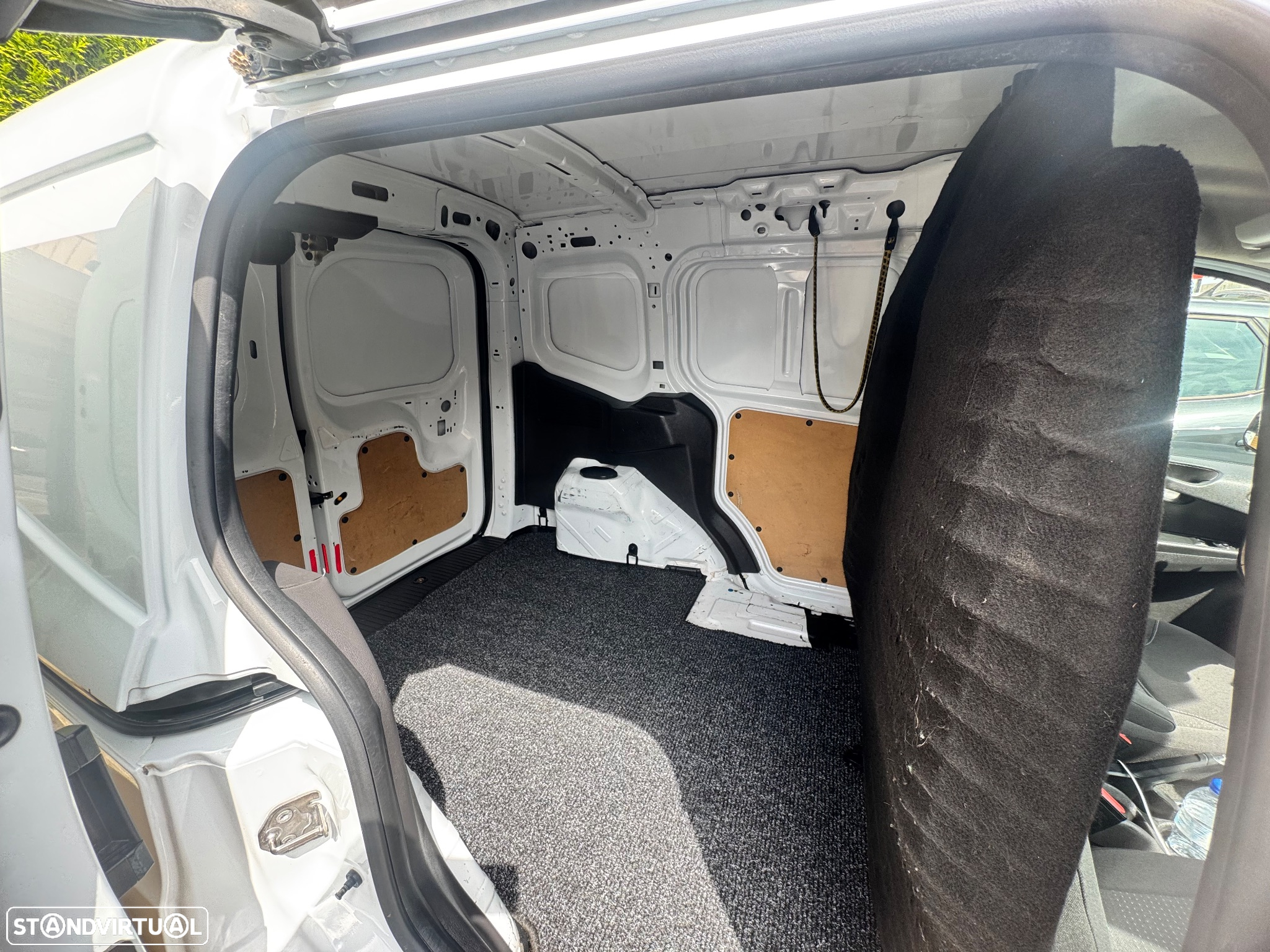 Ford e-Transit - 14