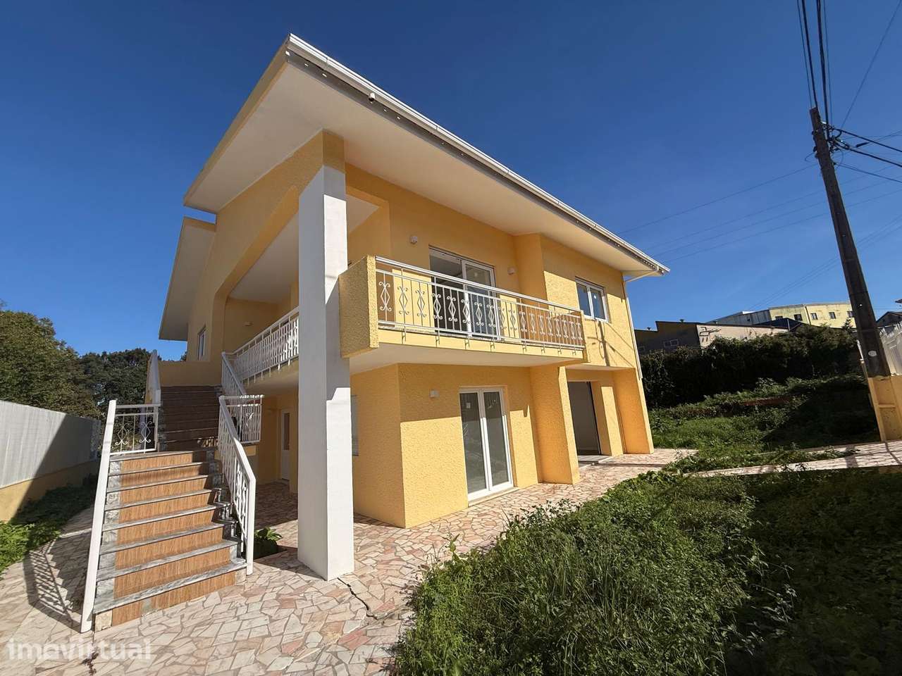 JD - Moradia T4, renovada, 2860m² terreno, 2 cozinhas, Sta Maria Lamas