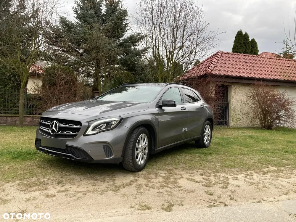 Mercedes-Benz GLA 220 4Matic 7G-DCT