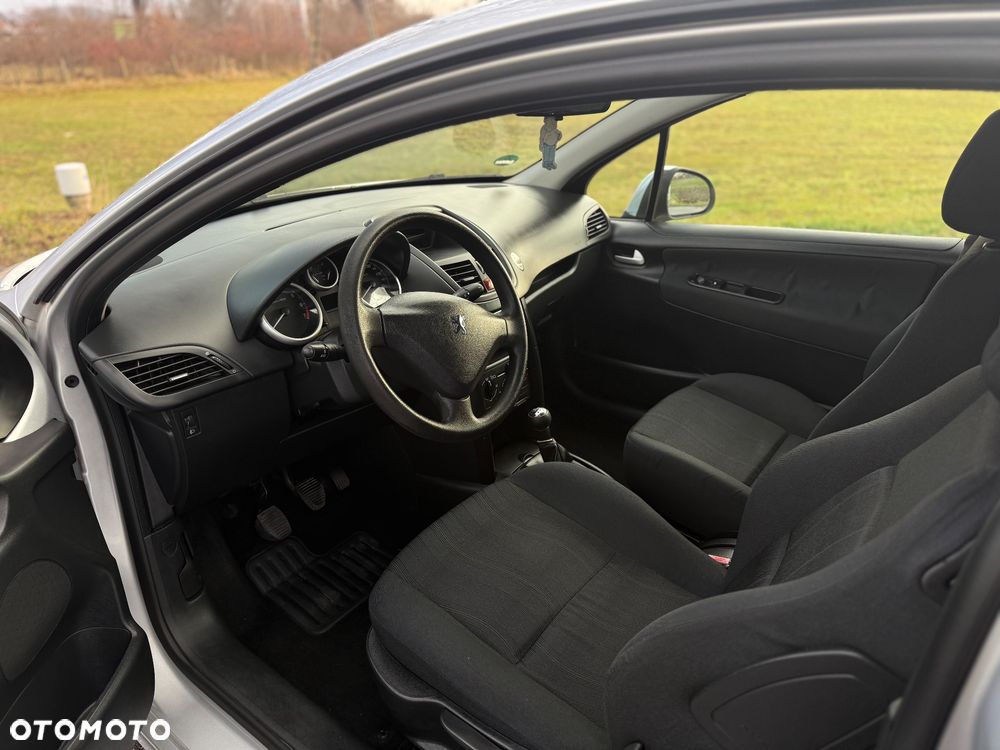 Peugeot 207 - 10