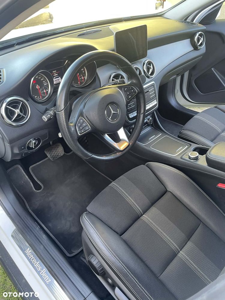 Mercedes-Benz GLA 200 d 4Matic 7G-DCT UrbanStyle Edition - 6