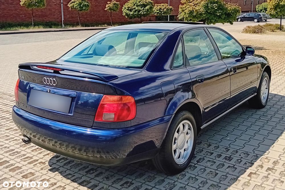 Audi A4 Limousine - 11