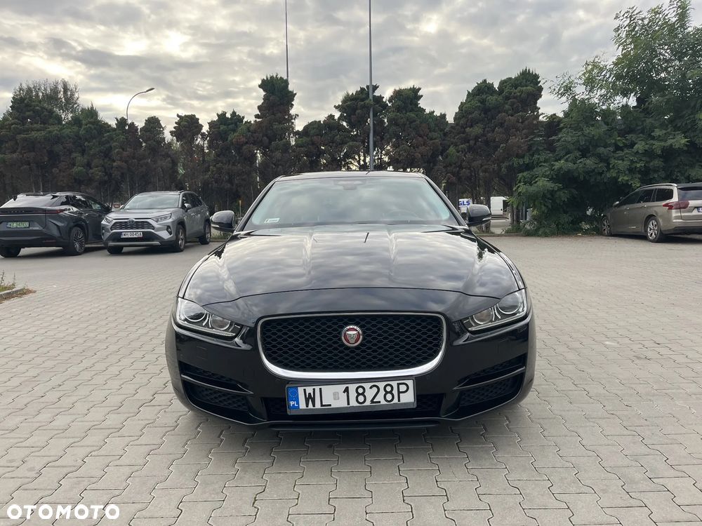Jaguar XE 2.0 D Prestige - 3