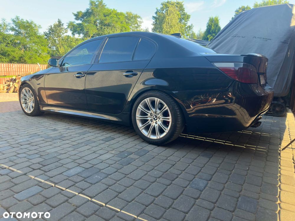 BMW E60 2004 photo 2