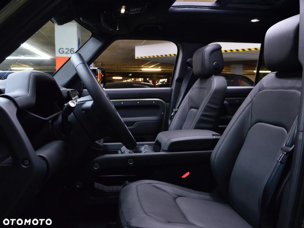 Land Rover Defender 110 D300 X-Dynamic HSE - 11
