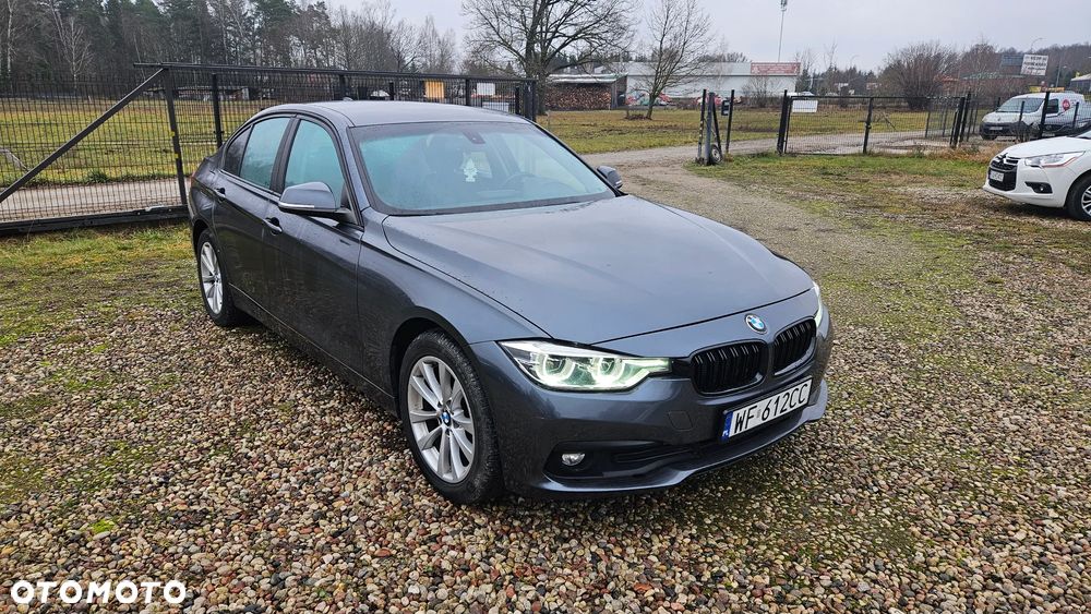 BMW Seria 3 320i xDrive Edition Luxury Line Purity