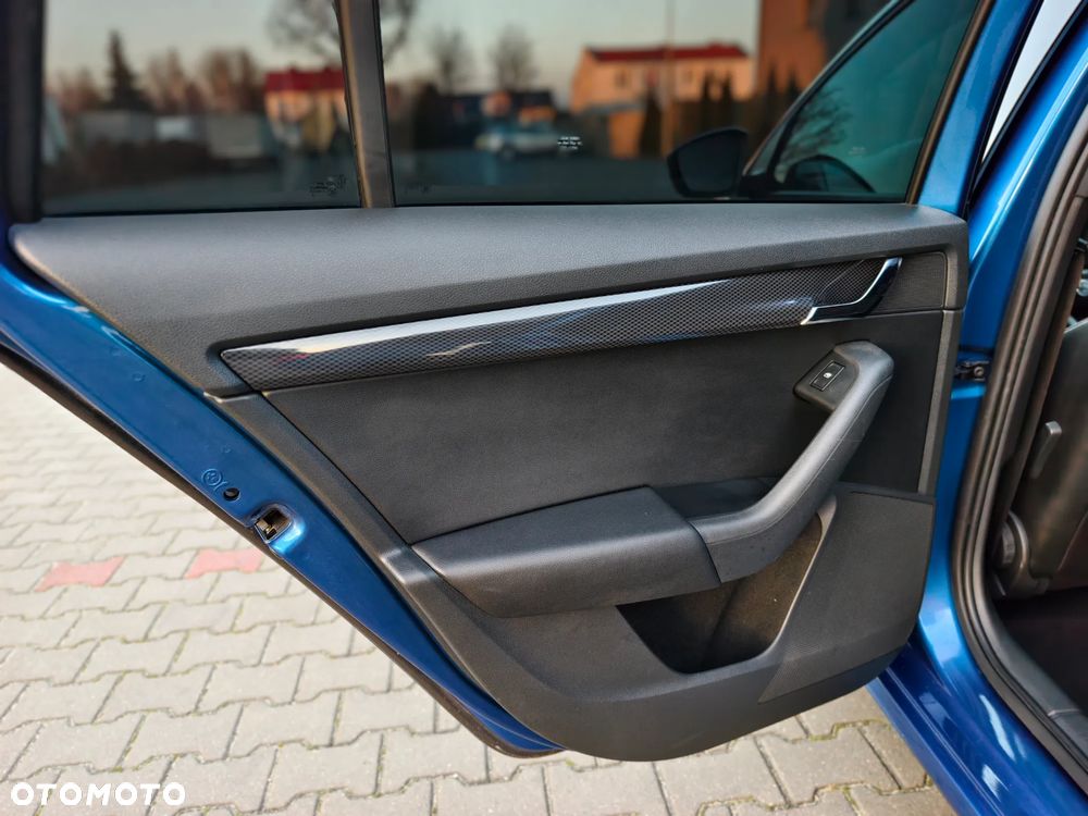 Skoda Octavia 2.0 TDI DSG RS - 29