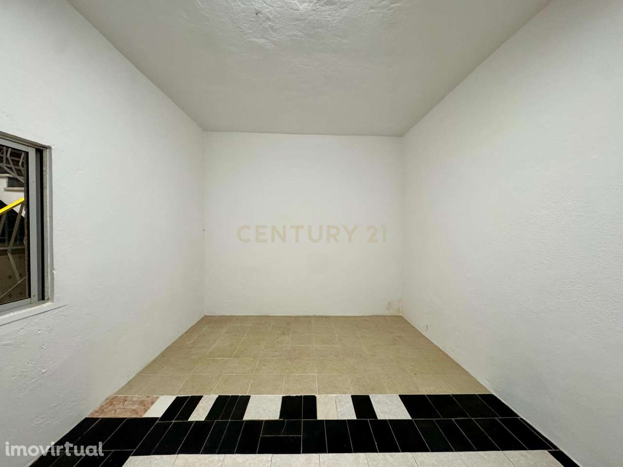 Anexo para arrumos ou armazém em São João da Talha. - Grande imagem: 2/7