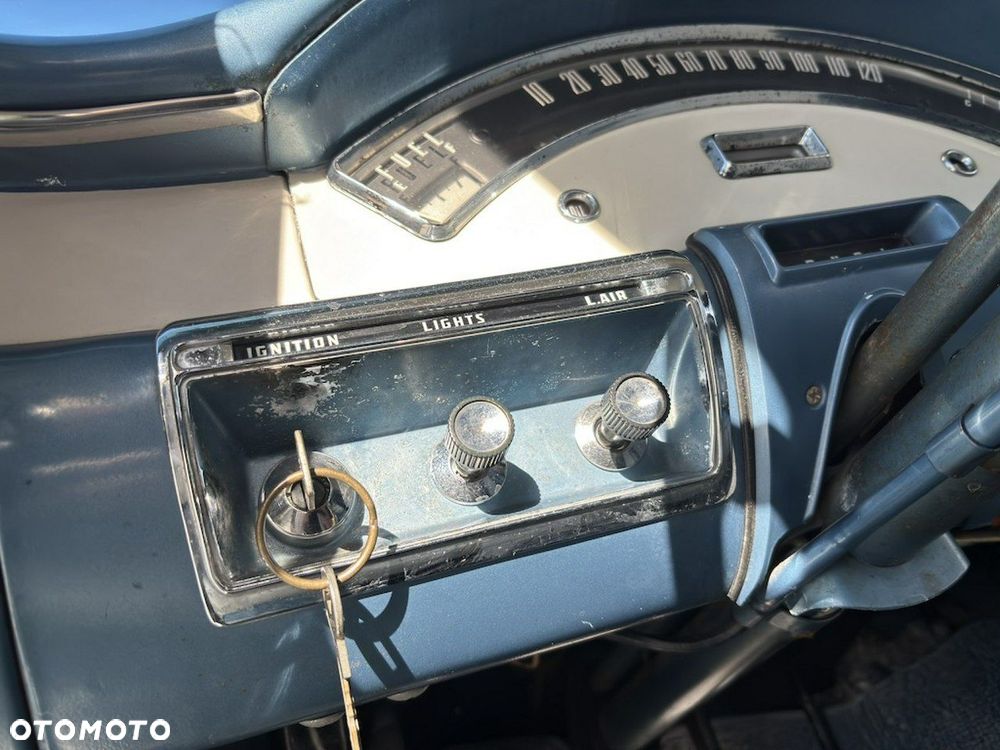 Ford Fairlane - 37