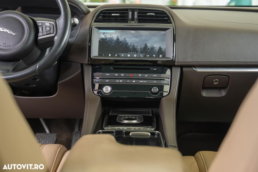 Jaguar F-Pace 30d AWD 300 Sport - 29